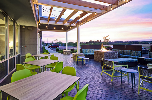 Hilton 2 Suites by Hilton, Terre Haute IN